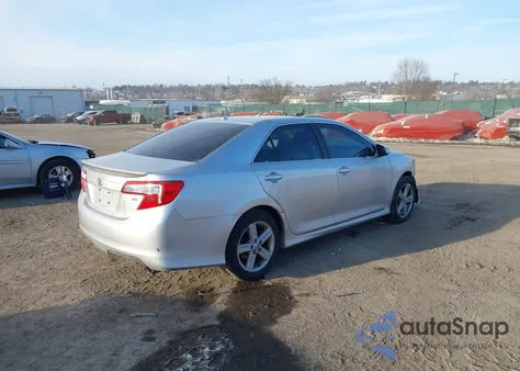 2014 Toyota Camry Se z USA, uszkodzony, nr VIN 4T1BF1FK3EU747724